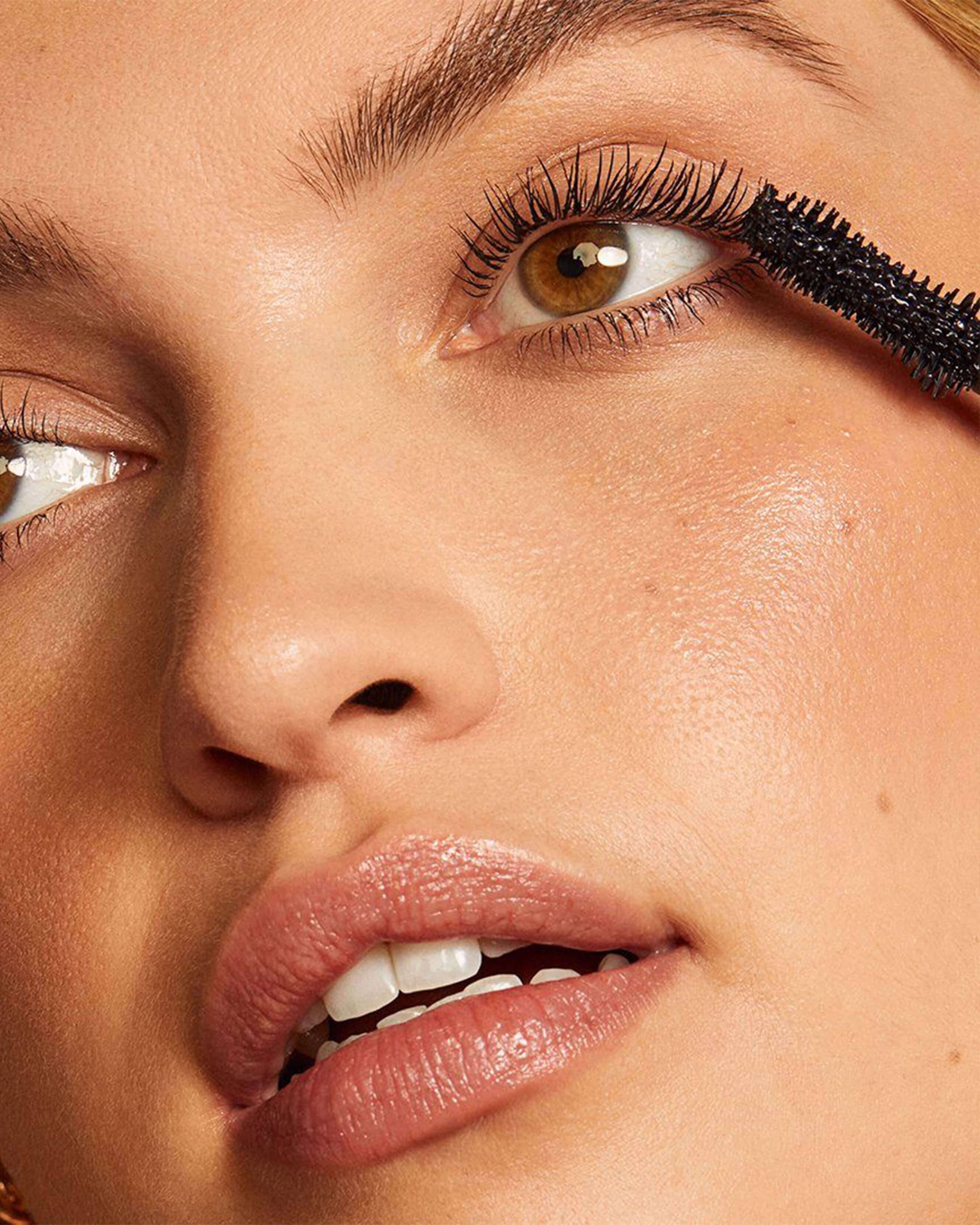 Fullest Volumizing Mascara 2