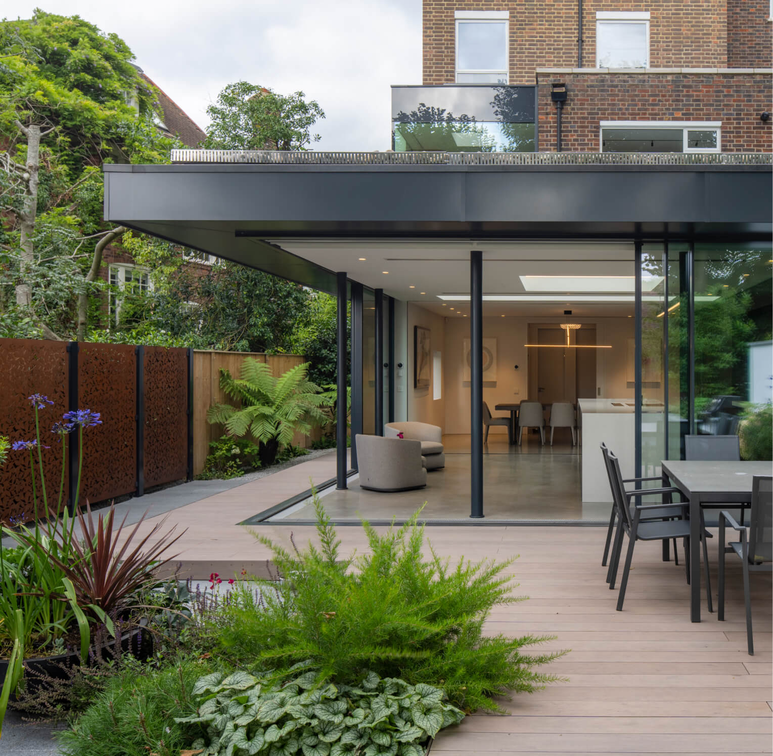 Rosecroft Avenue Garden view