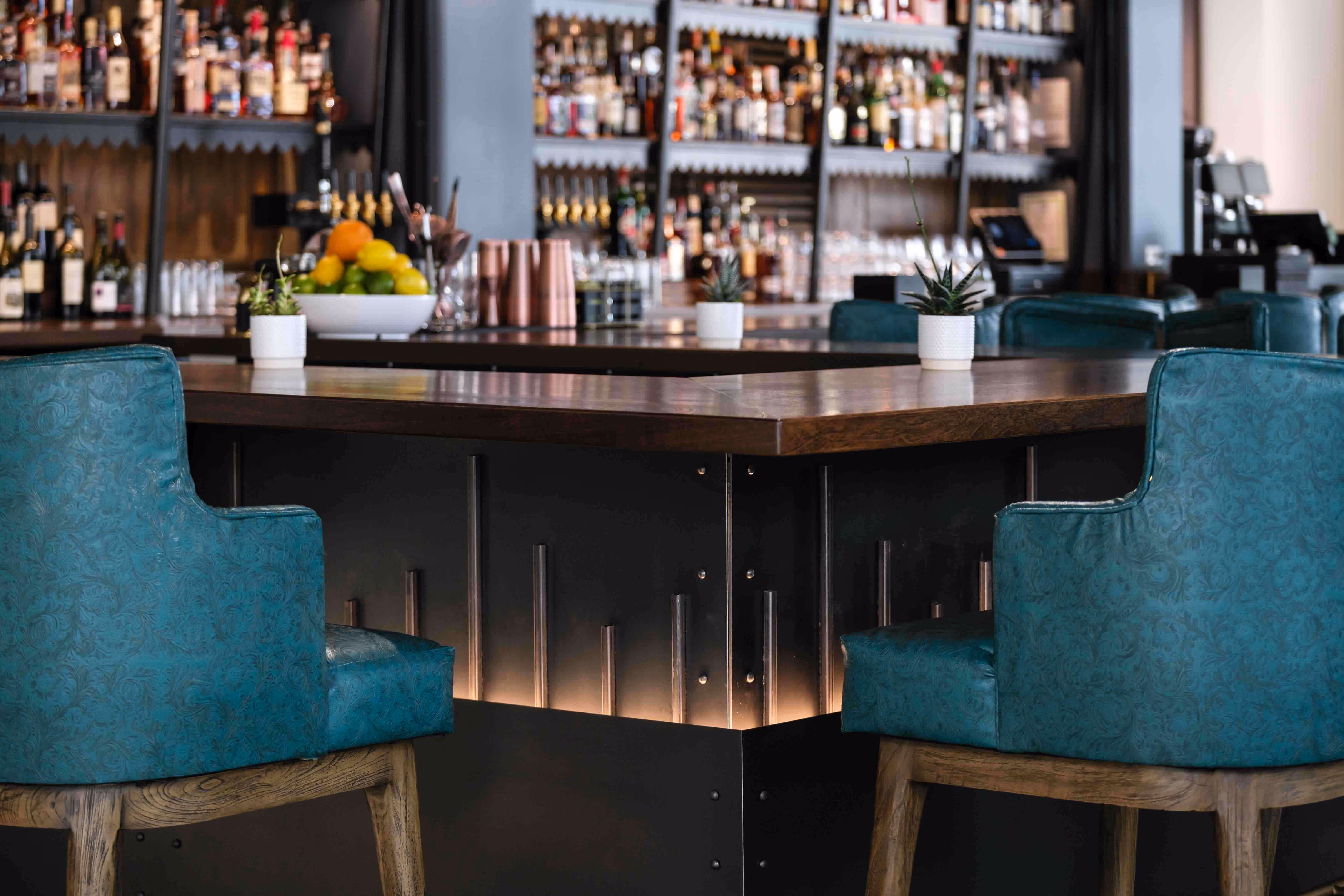 Corner bar