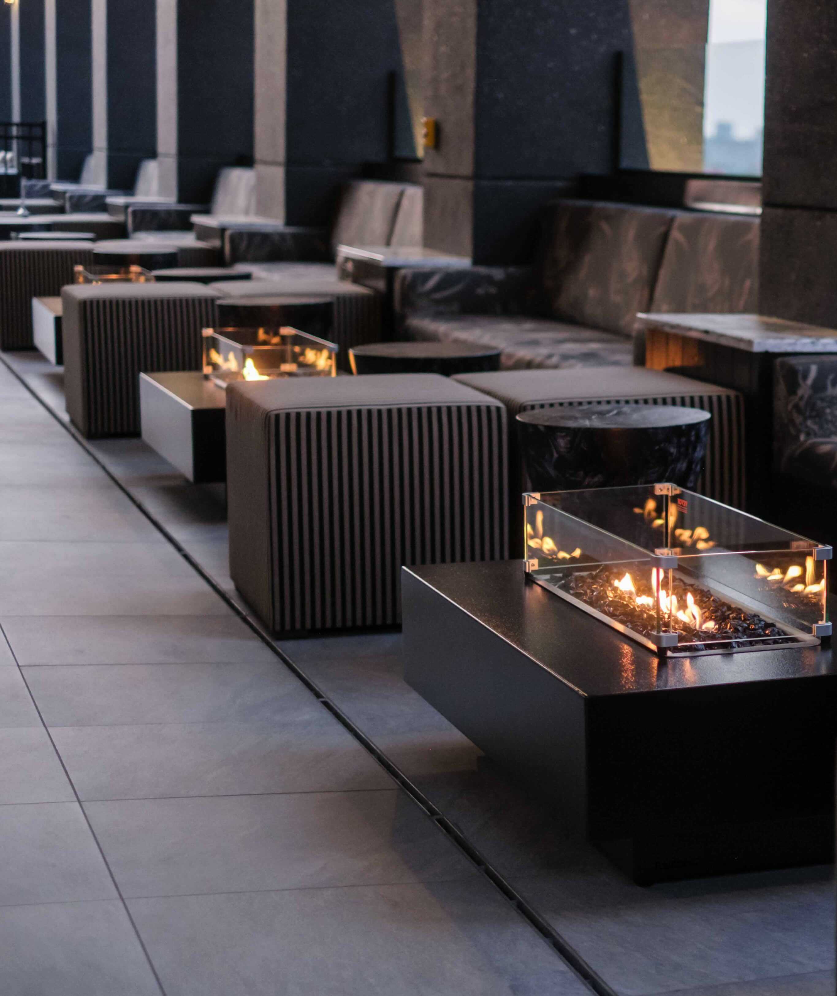 A row of benches sitting next to each other.