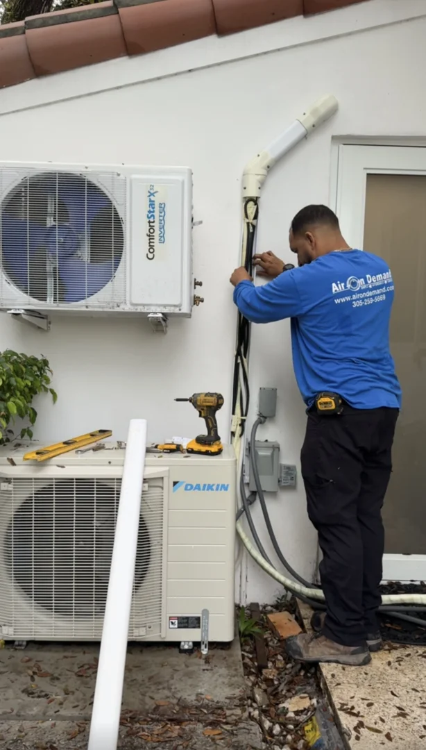 modern central air conditioning unit outside a home in Coral Gables - how your air conditioner works modern central air conditioning unit outside a home in Coral Gables - how your air conditioner works
