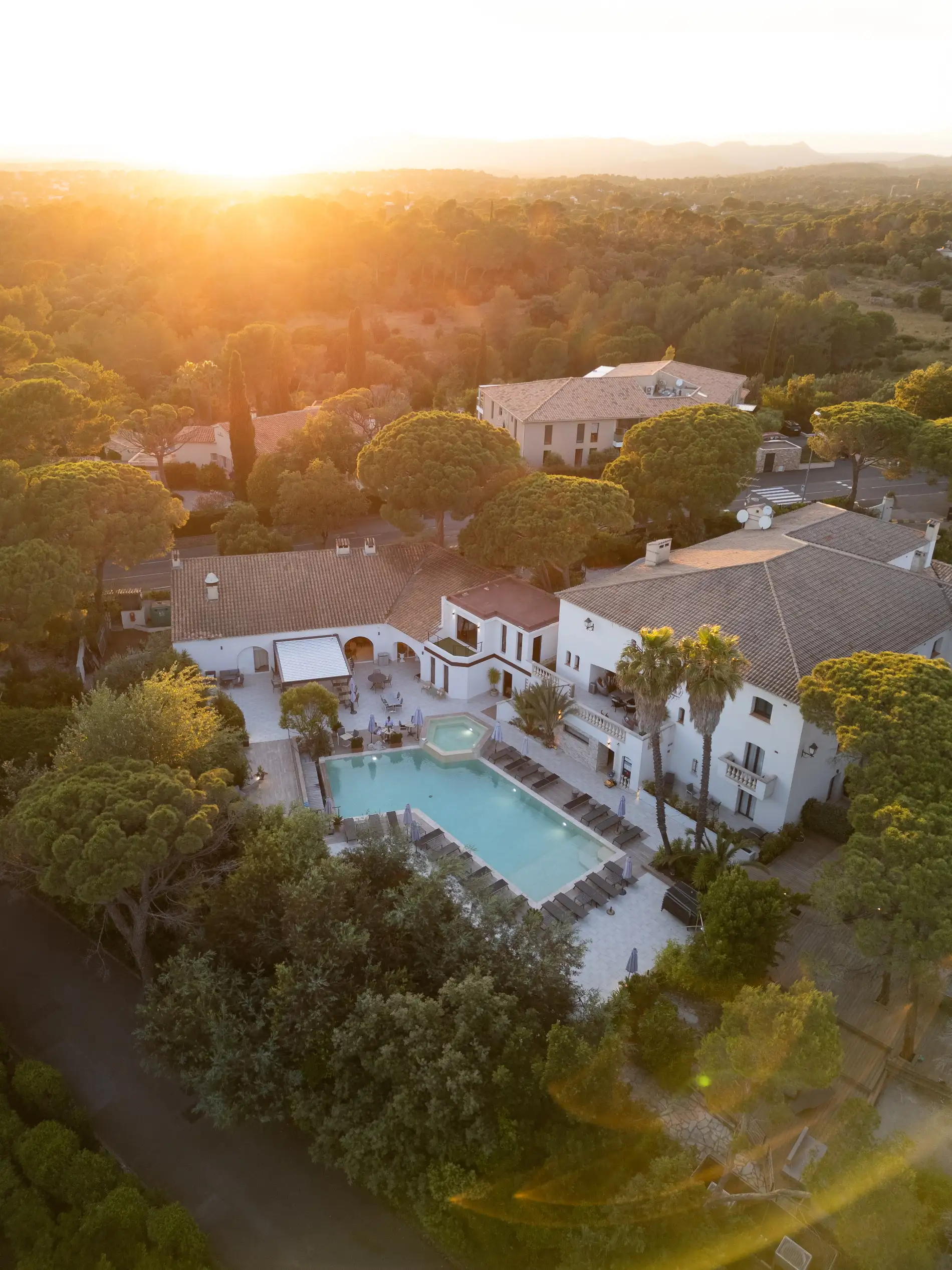 Le Confideniel Hôtel & Spa au couché de soleil à Saint-Raphaël