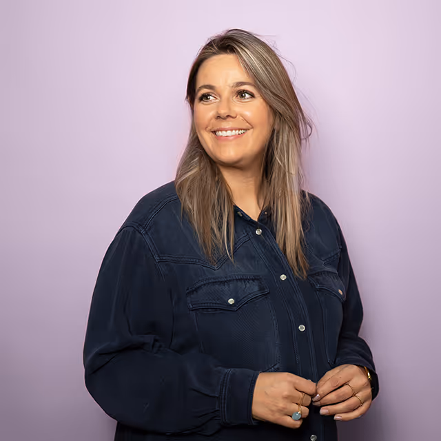 Goodzo IT Consultant met armen over elkaar lacht in camera