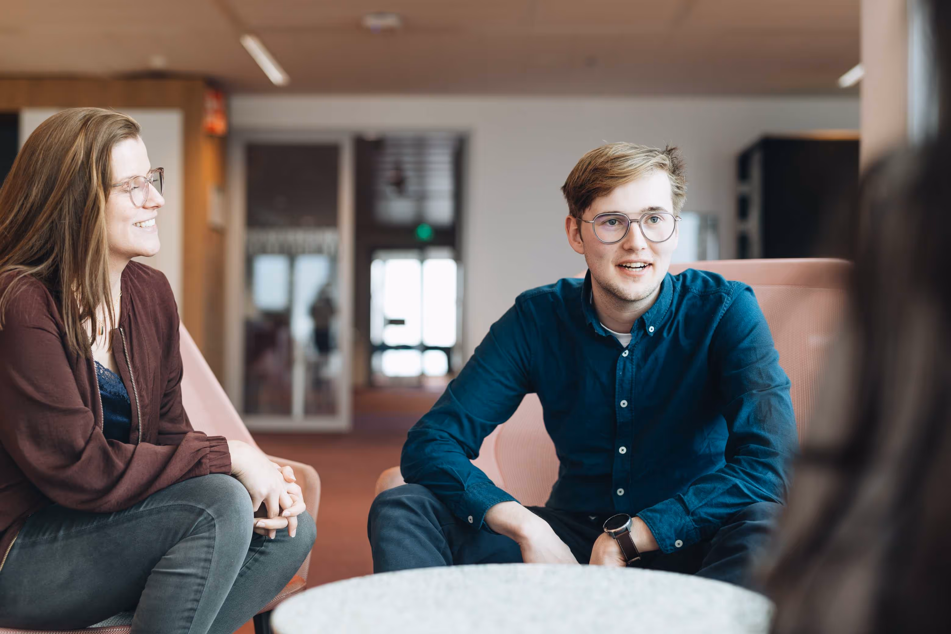 Het taskforce Digitale Participatie team bij de gemeente rotterdam in gesprek met mendix business consultant Tim over participatieplatform Mijn Rotterdam