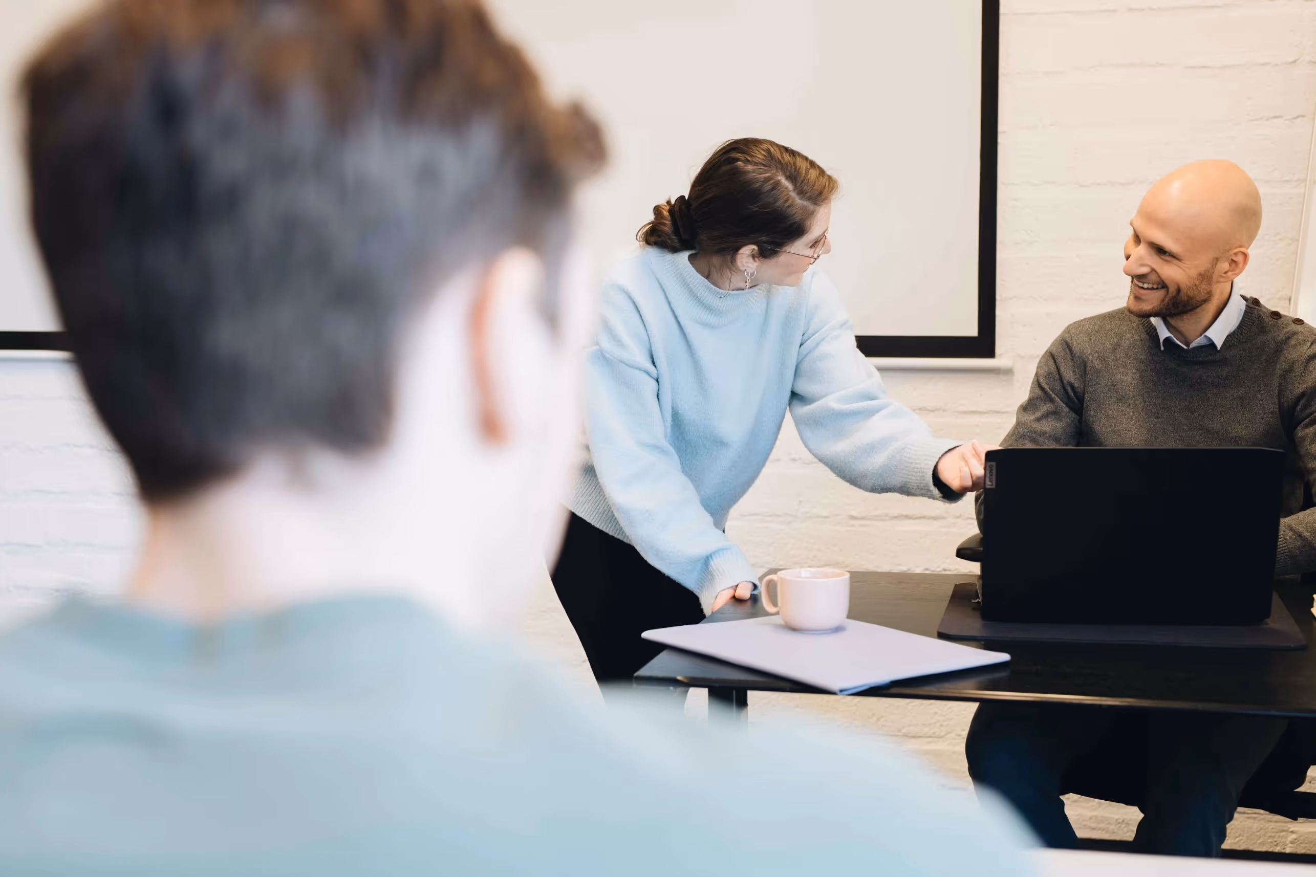 IT Trainee aan het werk als eerstelijns hulp bij Avans