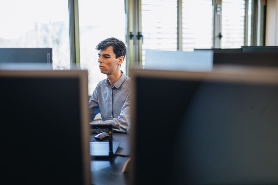 Een medewerker van informatiebeveiliging uitbesteden