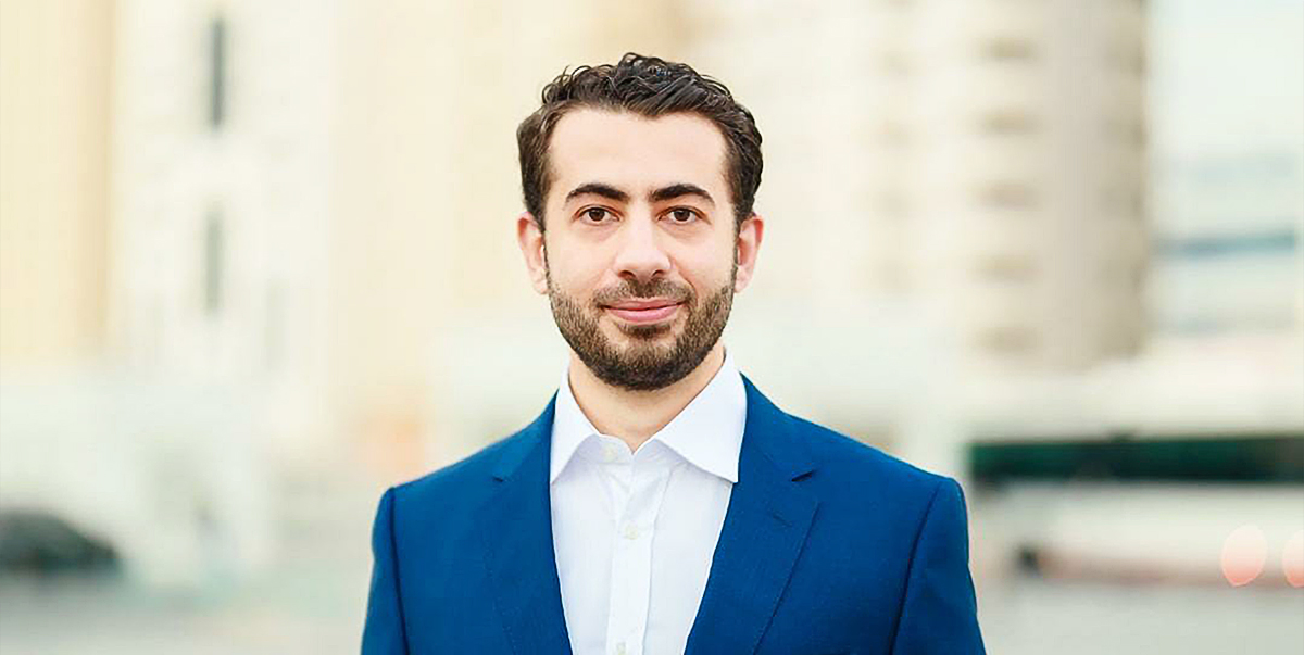 Qusais Weg führte ihn von Abu Dhabi über Jordanien nach Deutschland – geprägt von Neugier, Sprachbegeisterung und dem Mut, Chancen aktiv einzufordern.