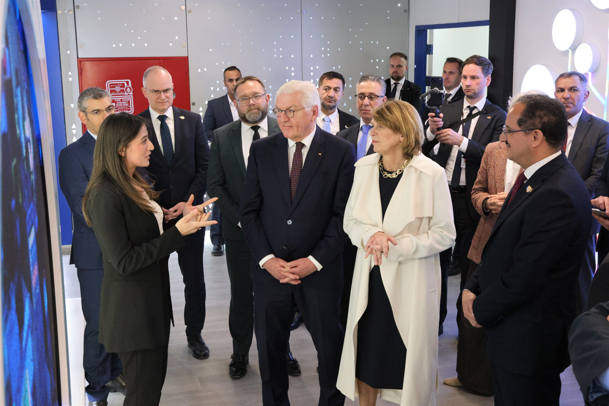 „Der Besuch von Bundespräsident Frank-Walter Steinmeier an der Deutsch-Jordanischen Hochschule hat gezeigt, wie groß das Interesse der Bundesregierung an diesem erfolgreichen Transnationalen Bildungsprojekt (TNB) ist."