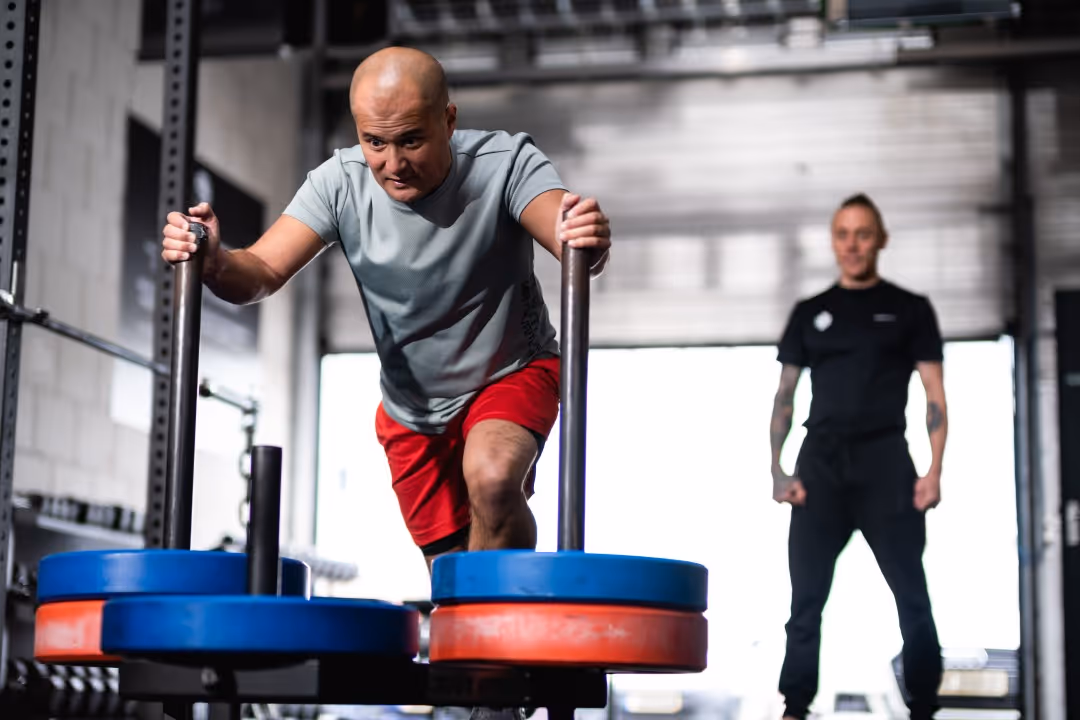 Sporters in actie in een fitnessruimte van Your Own Leader– Gymful helpt gyms en studio’s in Groningen groeien met slimme marketing