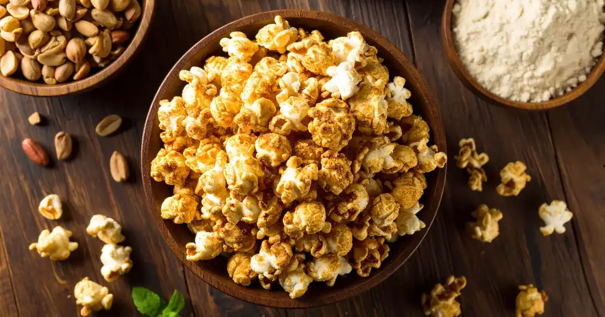 Protein Popcorn mit PB2 und Vanille, knusprig gebacken