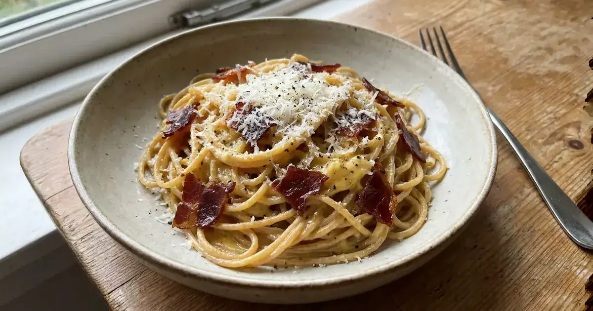 Kalorienarme High-Protein Spaghetti Carbonara mit cremiger Sauce
