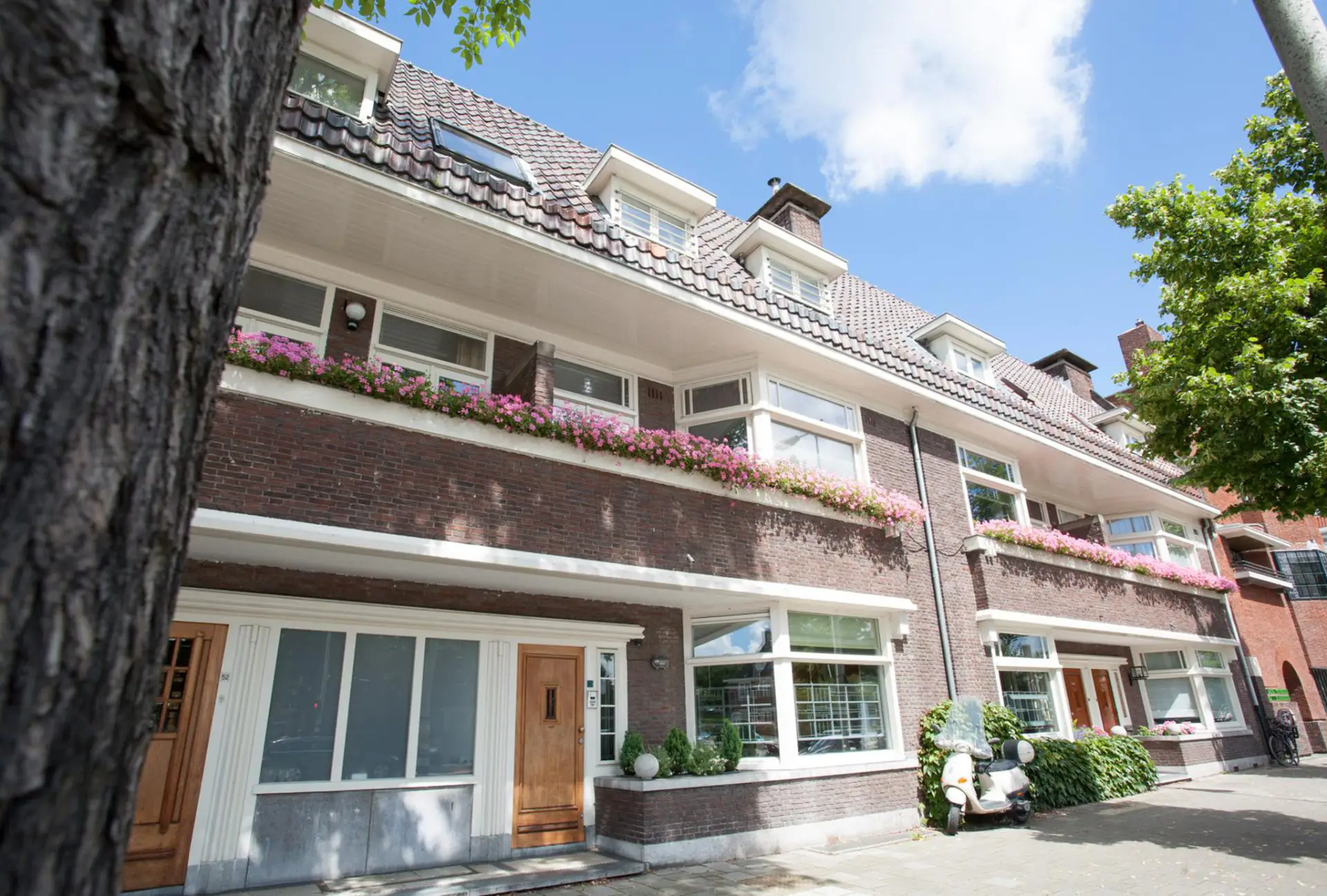 Renovatie van een karakteristiek woonhuis met behoud van authentieke details en toevoeging van moderne elementen.