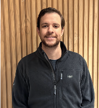 Chief Technology Officer de Levannta, Diego Díaz, posando con los brazos cruzados mirando a la cámara.