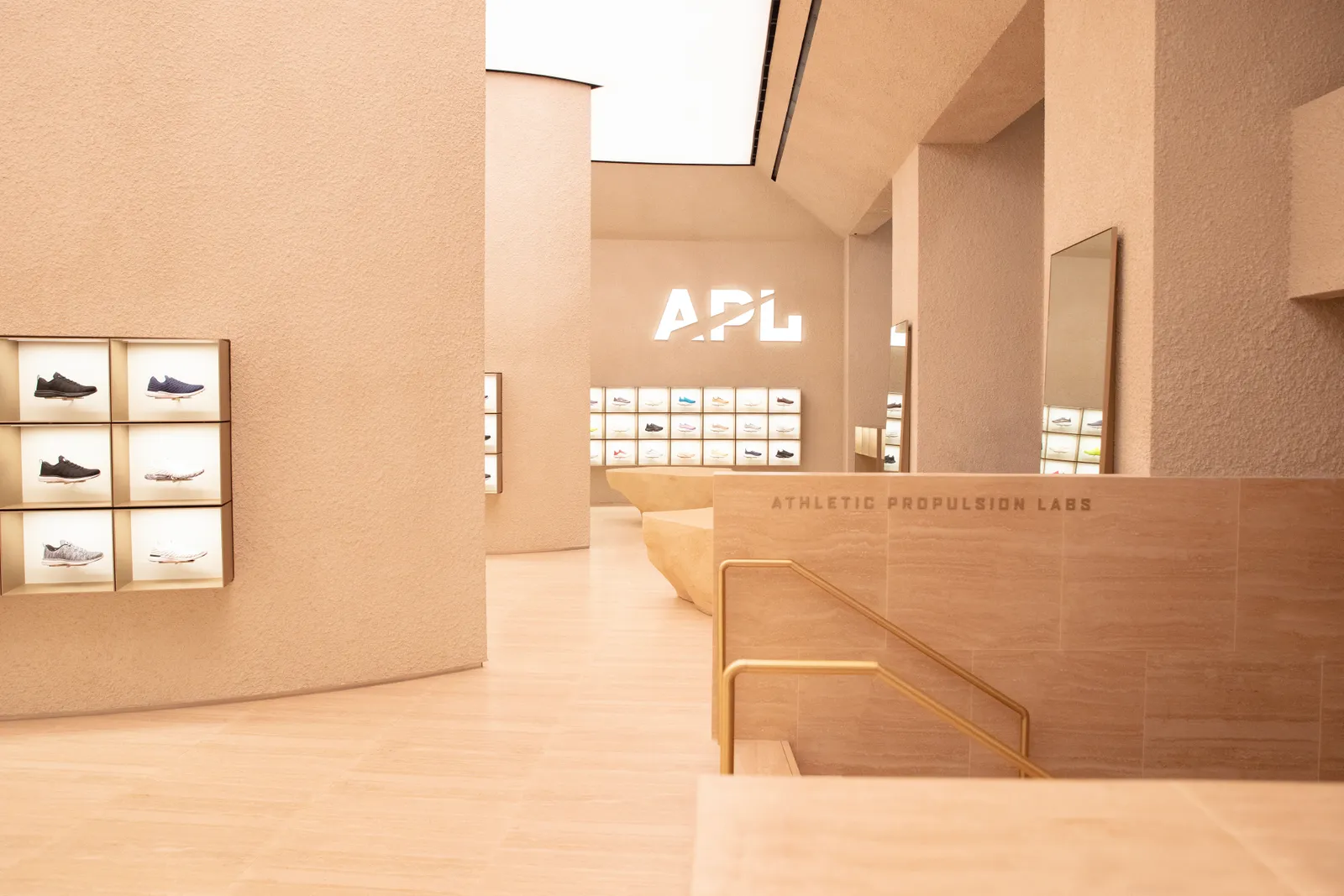 Venetian plaster retail finishes by L'Forma at the APL store