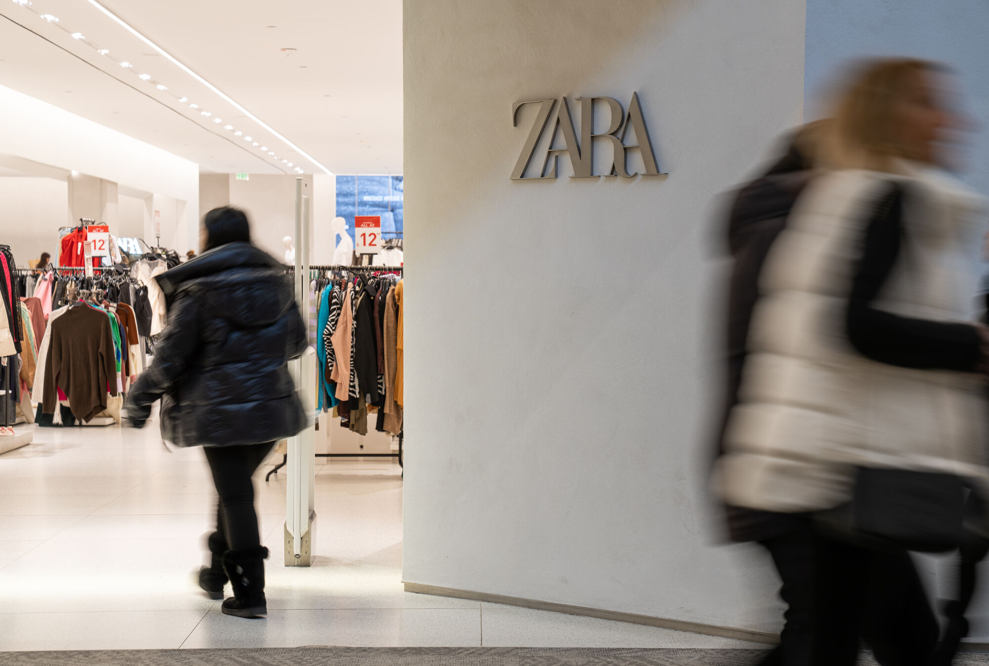 Venetian plaster and Marmorino finishes by L'Forma at Zara SoNo, Norwalk CT