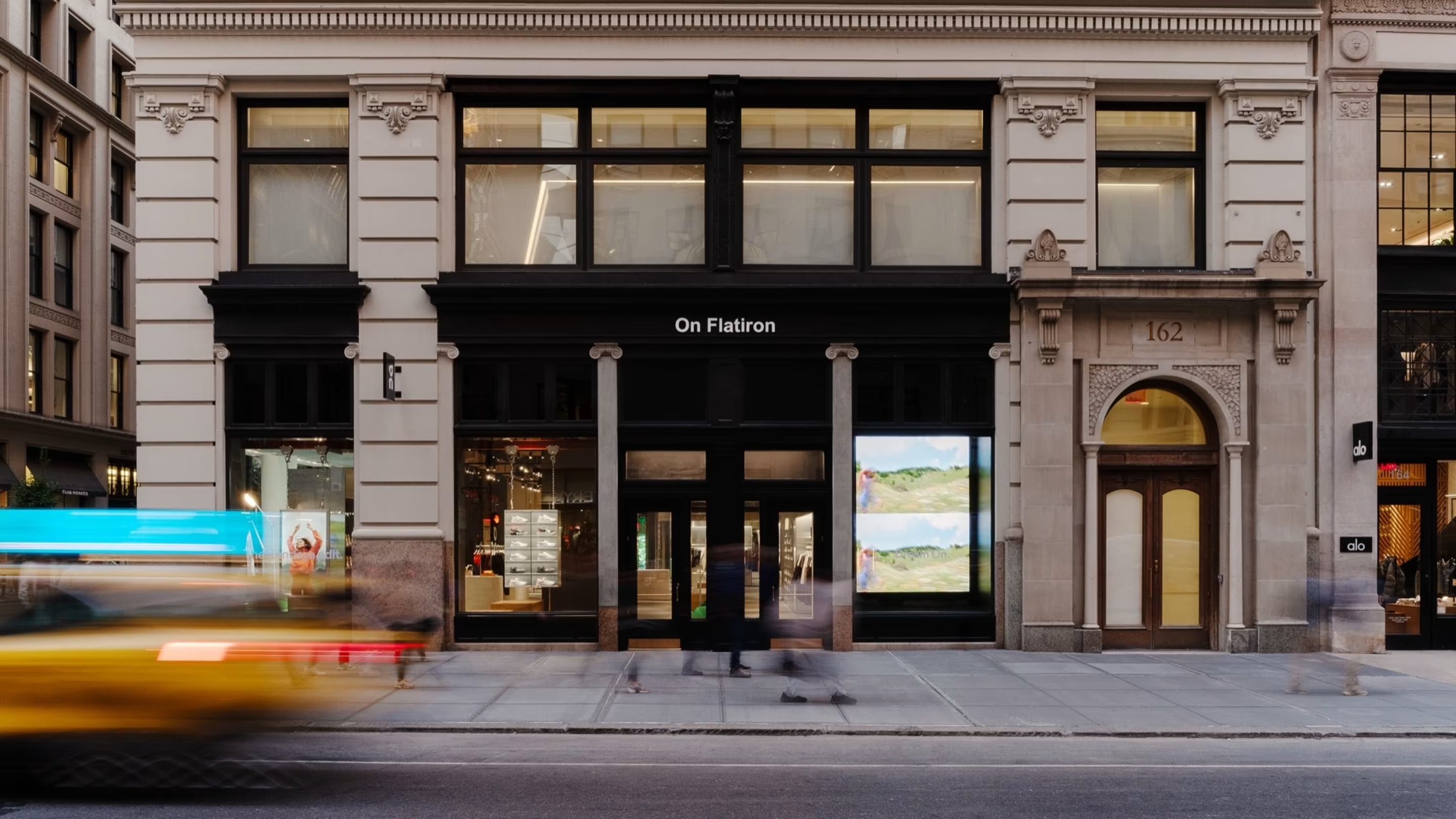 Ornamental plaster retail finishes by L'Forma at the On Running Flatiron store, New York
