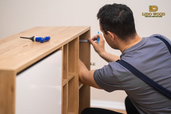 Thường xuyên vệ sinh và bảo dưỡng gỗ