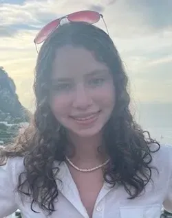 Sadie Wolf's headshot