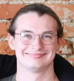 Rose Larson's headshot