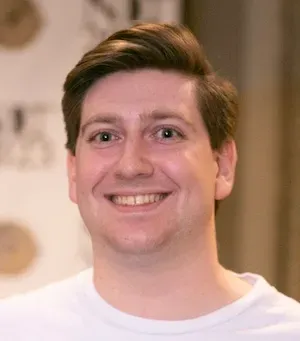 Ari Davidson's headshot