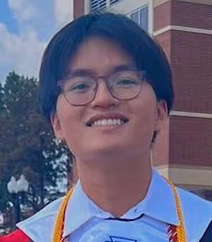 Minh Le's headshot