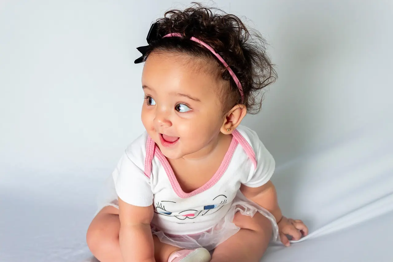 Bébé souriant bonne santé