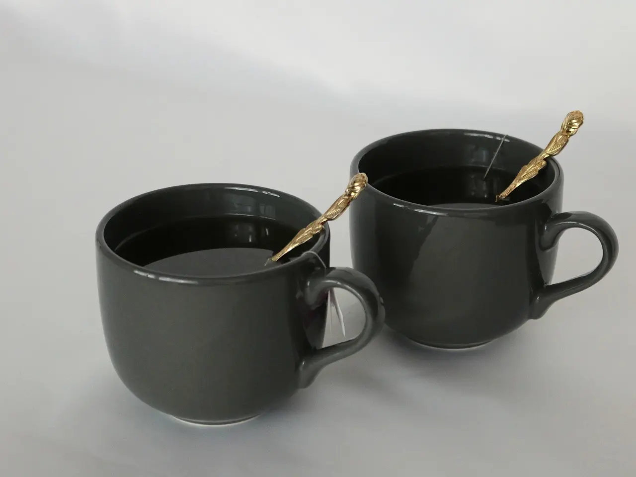 Deux tasses noires tisane