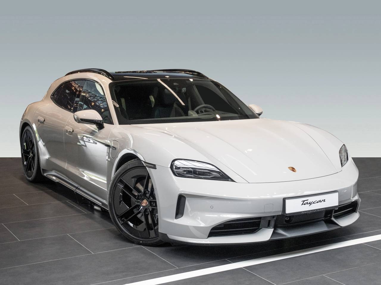 Porsche Taycan phase 2 de trois quarts avant, comparatif phase 1 contre phase 2