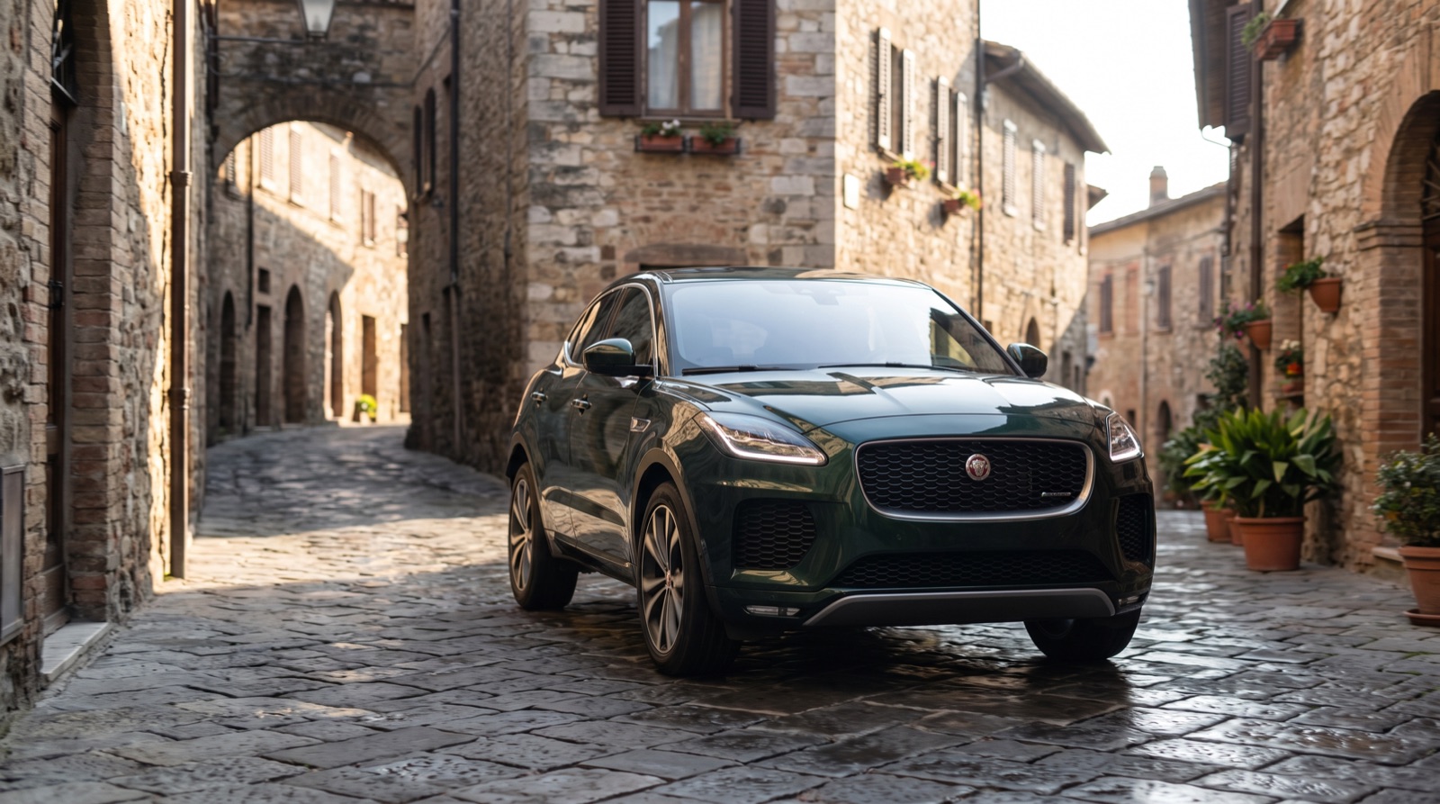 SUV compact premium dans une rue de centre-ville