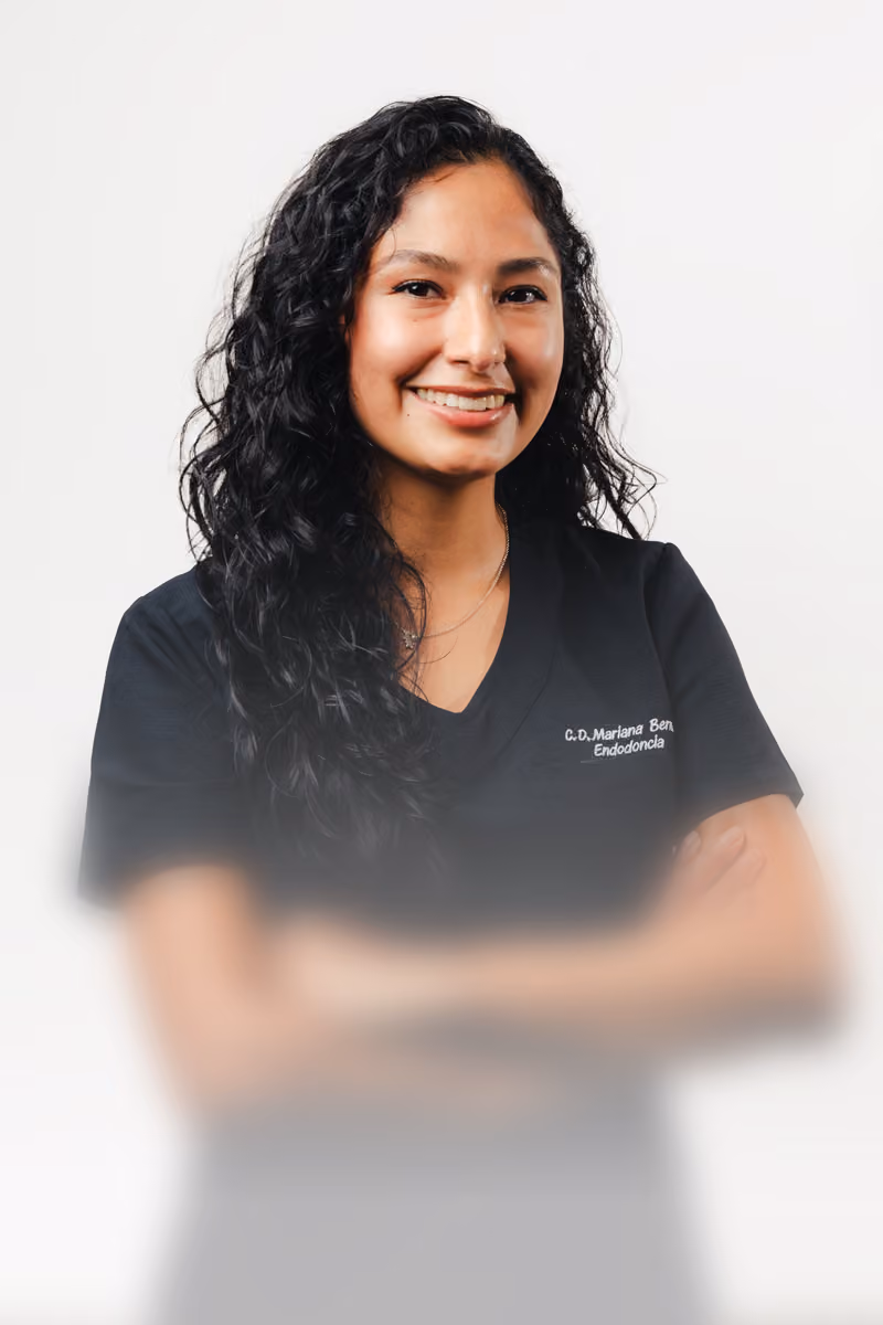 Dra. Mariana Bernal, endodoncista en la clínica Nákar.