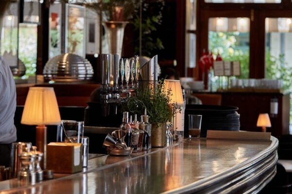 Entdecken Sie einen Geschmack von Paris im Sokkelund Café