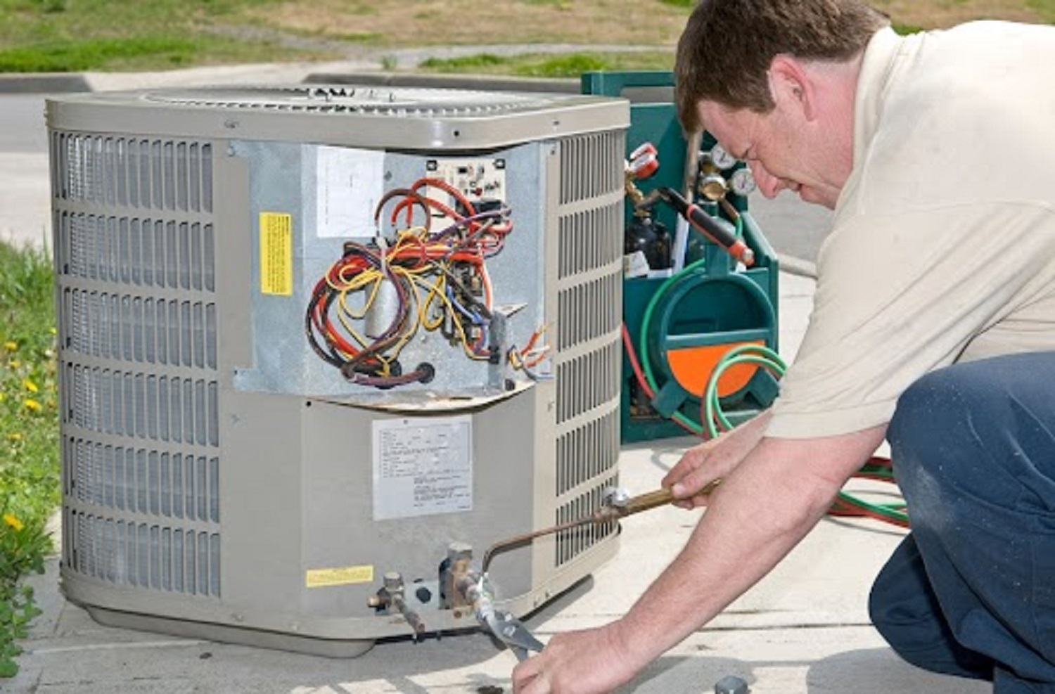 Signs Your AC Capacitor Is Failing in Bartow