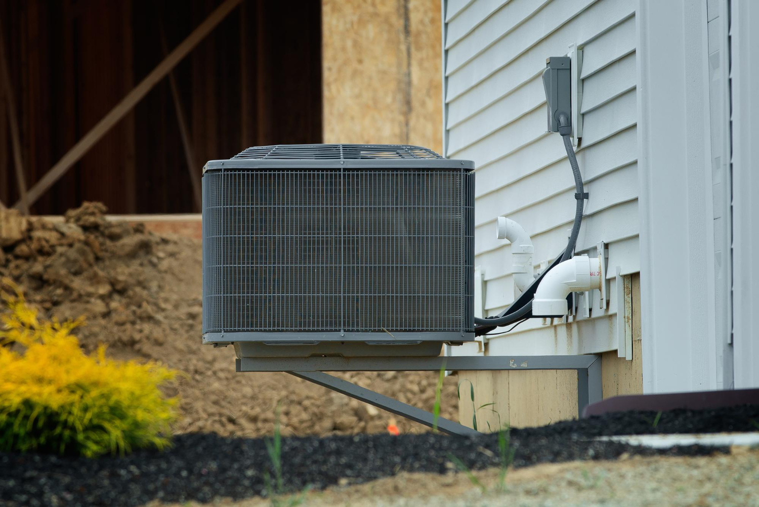 Signs Your AC Outside Unit Is Failing in Auburndale