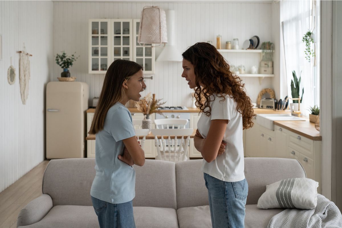 mum and teen daughter fighting