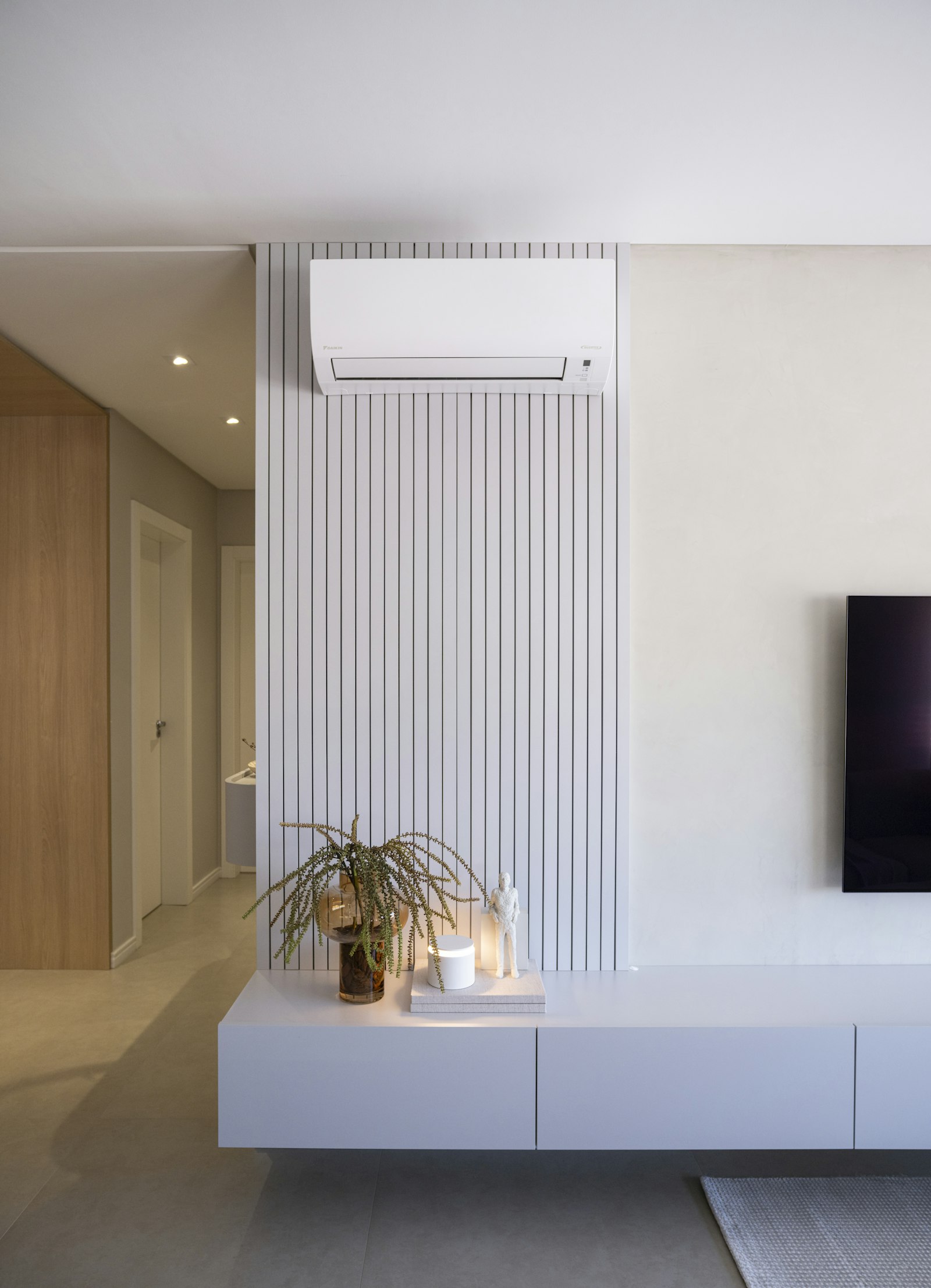 Climatisation murale dans un salon moderne