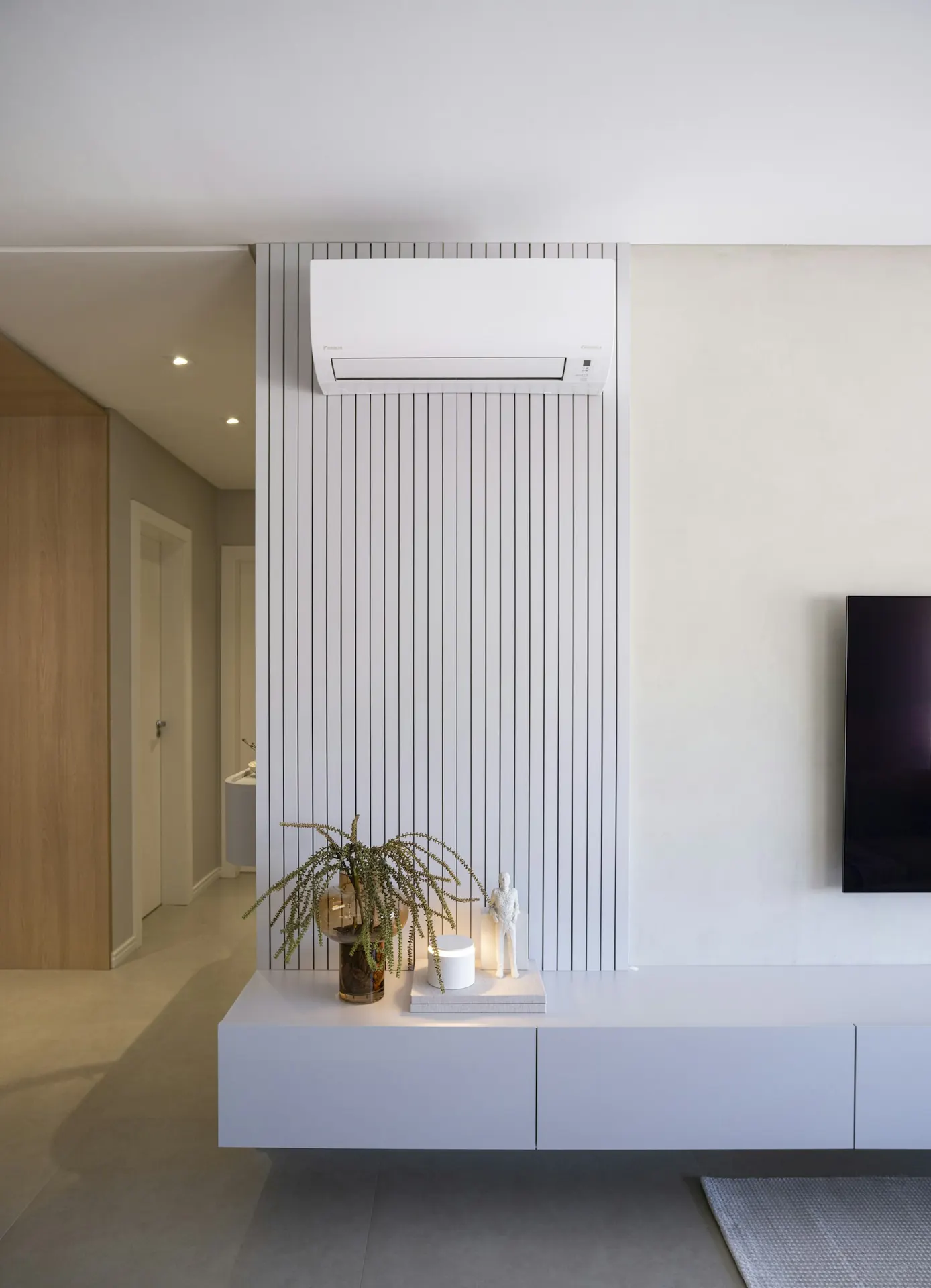 Climatisation murale dans un salon moderne