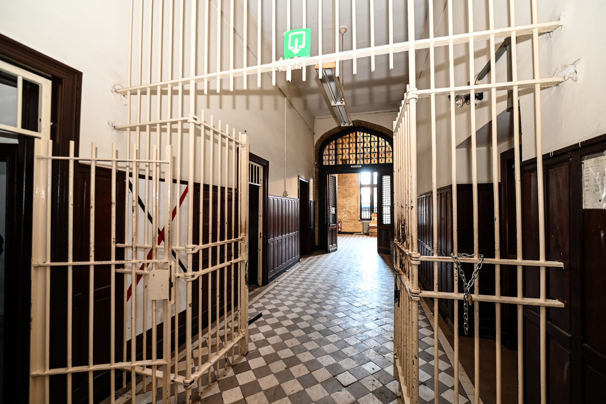 Détention provisoire d'un mineur : conditions, durée et droits spécifiques