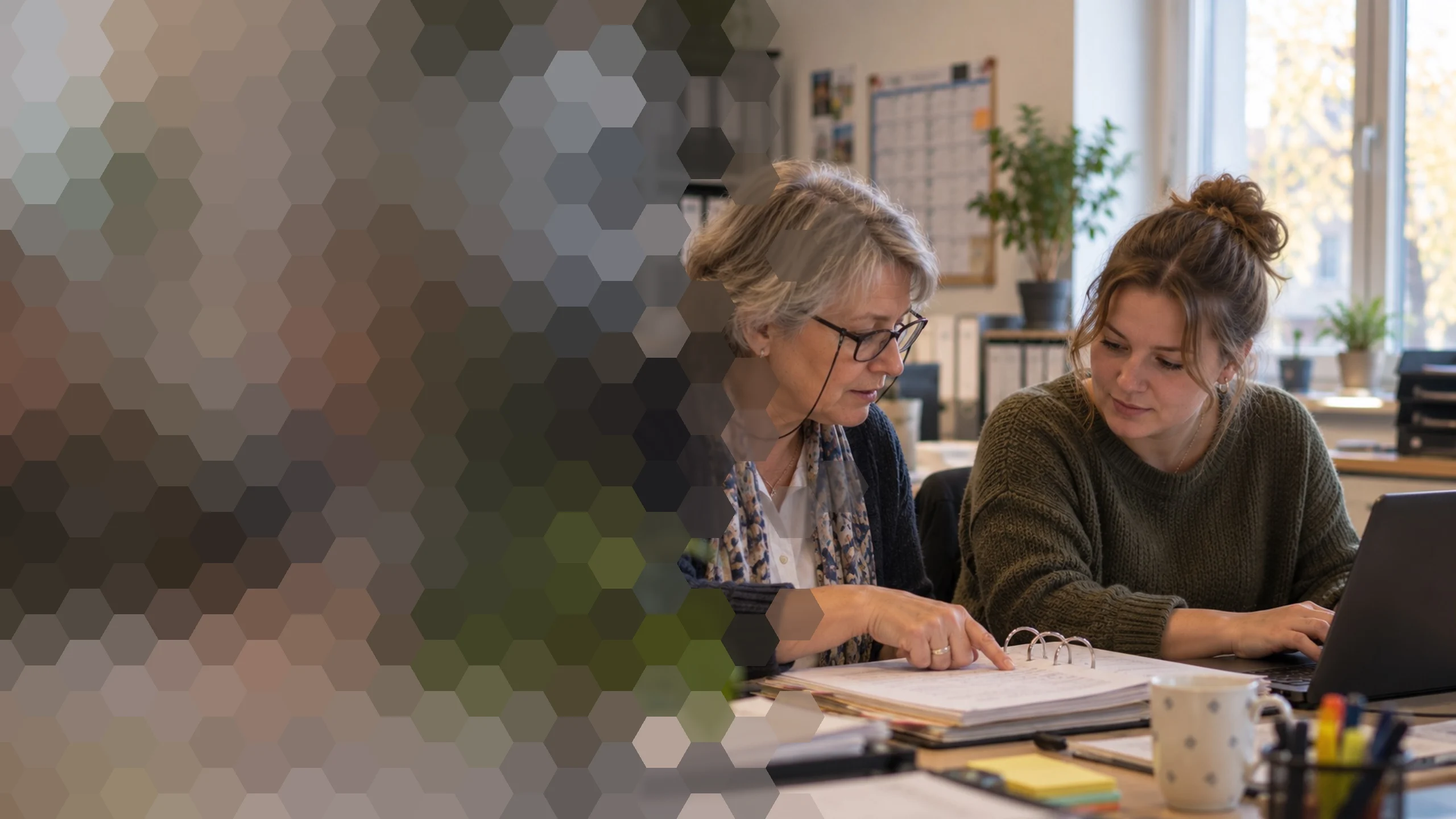 Auszubildende beim Tagesrückblick mit neuraknow