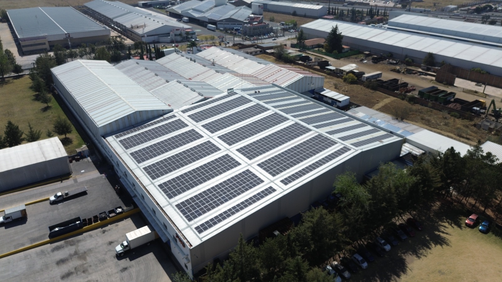 ¿Cuánto cuesta instalar paneles solares en una empresa en México? Guía 2026