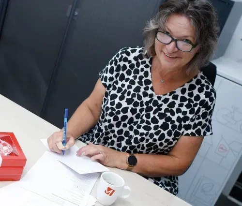Jouw tekst wordt door ons met de hand op jouw kaart geschreven!