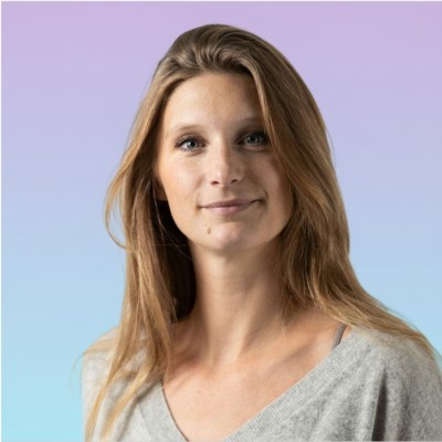 "Visual representation of a LinkedIn network, connecting diverse professionals across industries. Highlights the power of LinkedIn for global networking and collaboration."