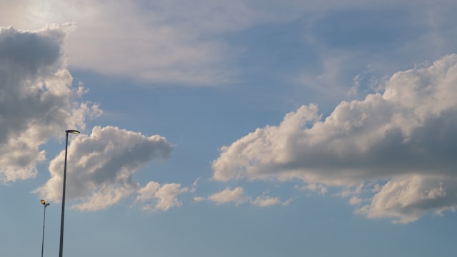 nuages et ciel pour symboliser la couche d'ozone