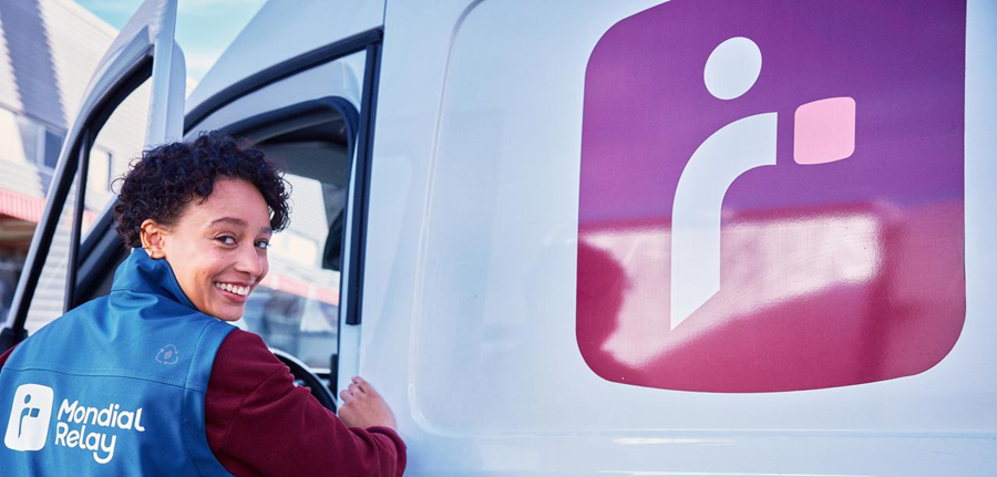 camion et livreur e-commerce mondial relay