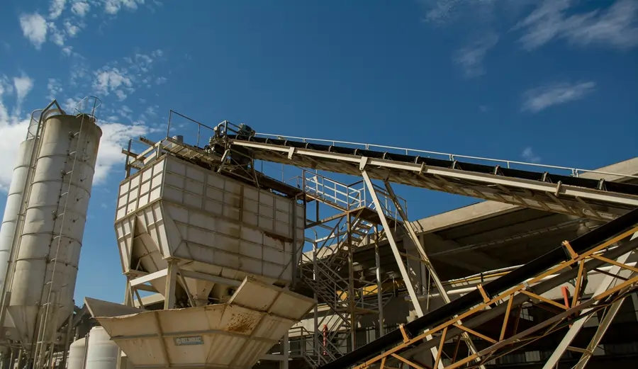 usine industrie lourde vue de l'extérieur