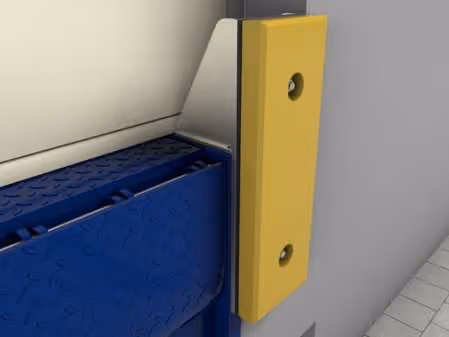 Blauer Regalkasten mit gelbem Schutzpuffer am Rand in einem Lagerraum mit grauer Wand und Bodenfliesen.