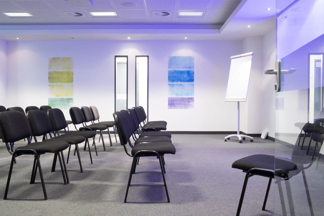 BZ Business Center Hamburg – Seminarraum Cliff in Reihenbestuhlung