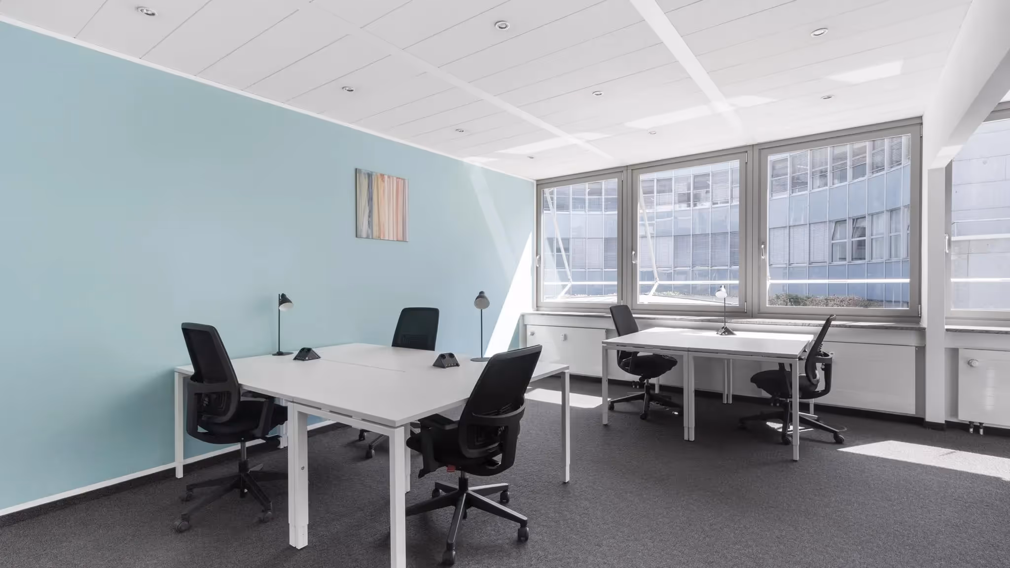 Neumarkt Galerie by Regus — Besprechungsraum mit flexiblen Arbeitsplätzen und moderner Architektur
