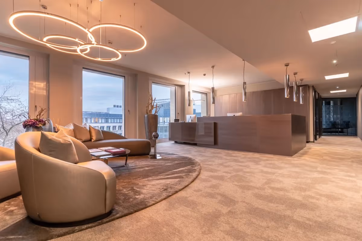 Wallarkaden by Collection — Coworking-Bereich mit flexiblen Arbeitsplätzen und moderner Architektur
