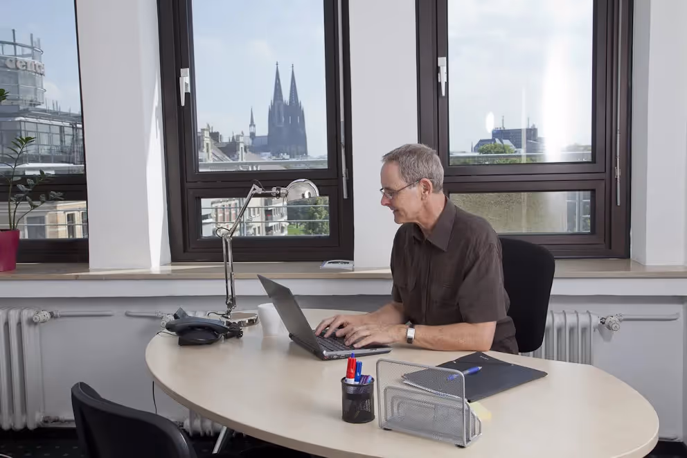 Media Park by MPB — Konferenzraum mit flexiblen Arbeitsplätzen und moderner Architektur
