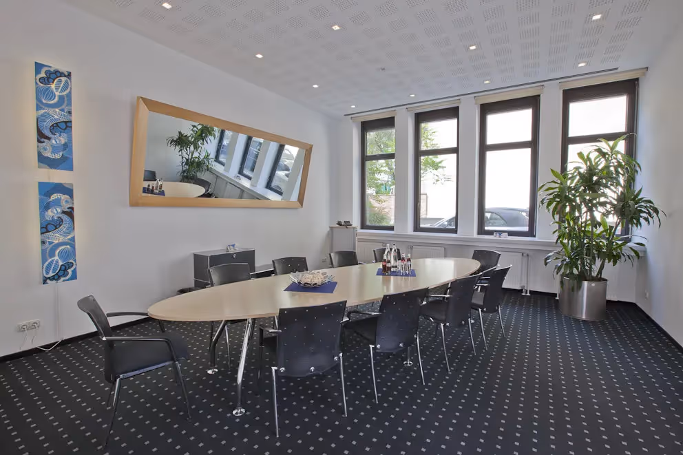 Media Park by MPB — Arbeitsplatz mit flexiblen Arbeitsplätzen und moderner Architektur